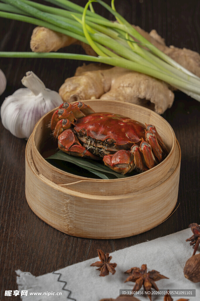 竹笼蒸蟹与香料配菜