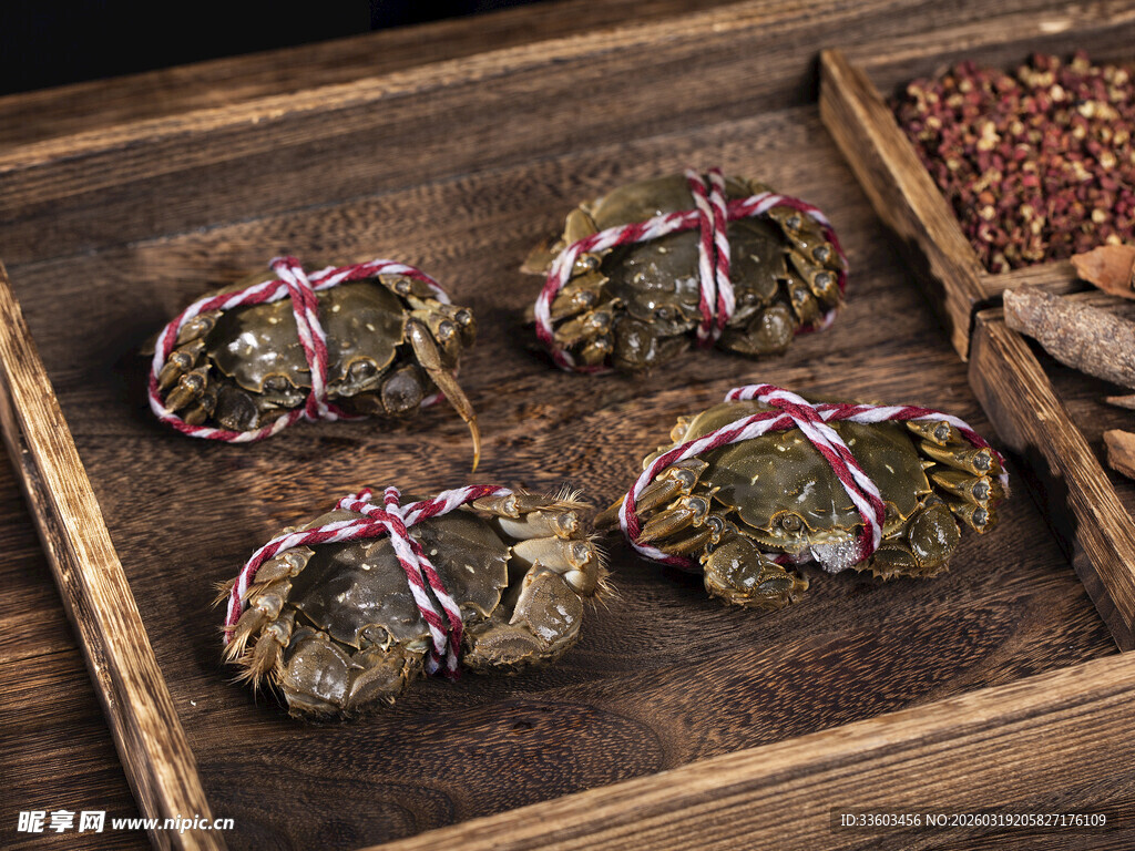 传统粽叶包裹的美味粽子