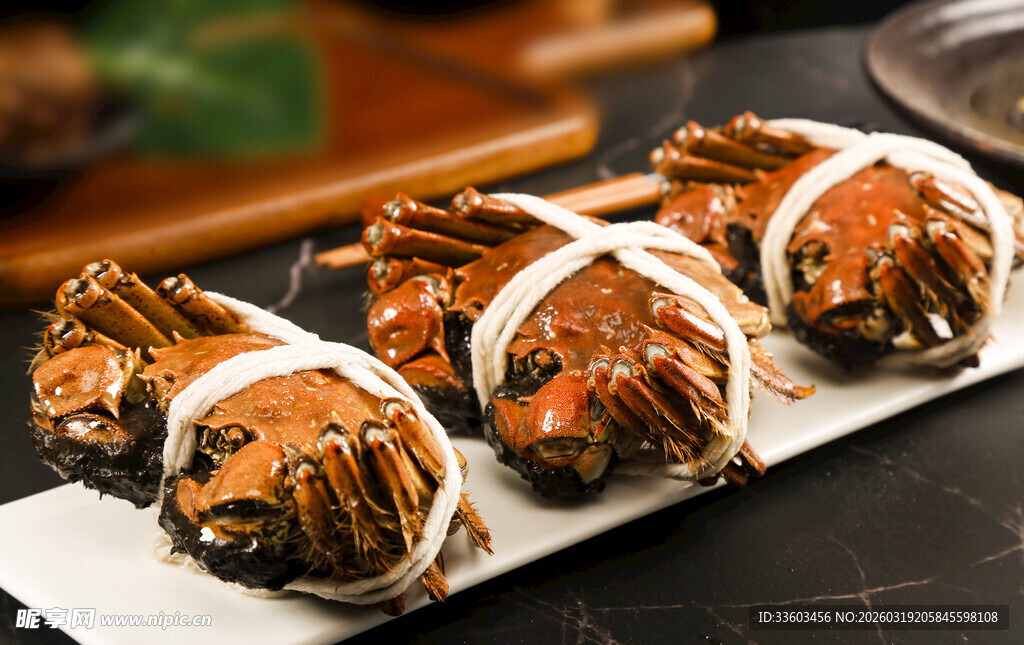 美味捆绑大闸蟹待品尝