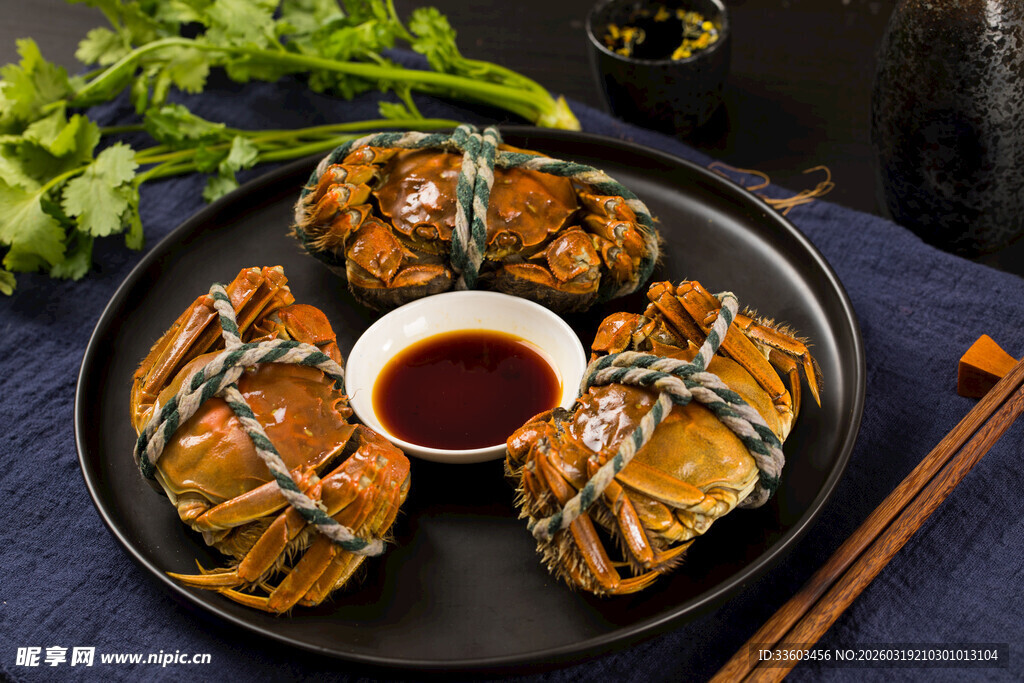 清蒸大闸蟹配蘸料