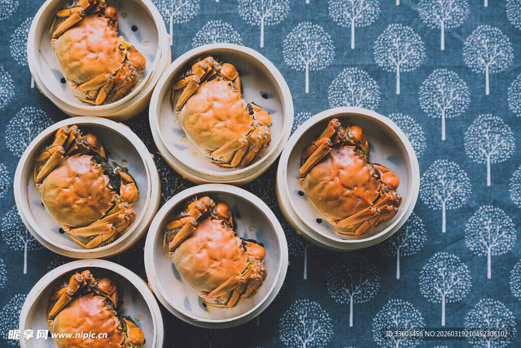 美味螃蟹摆盘展示