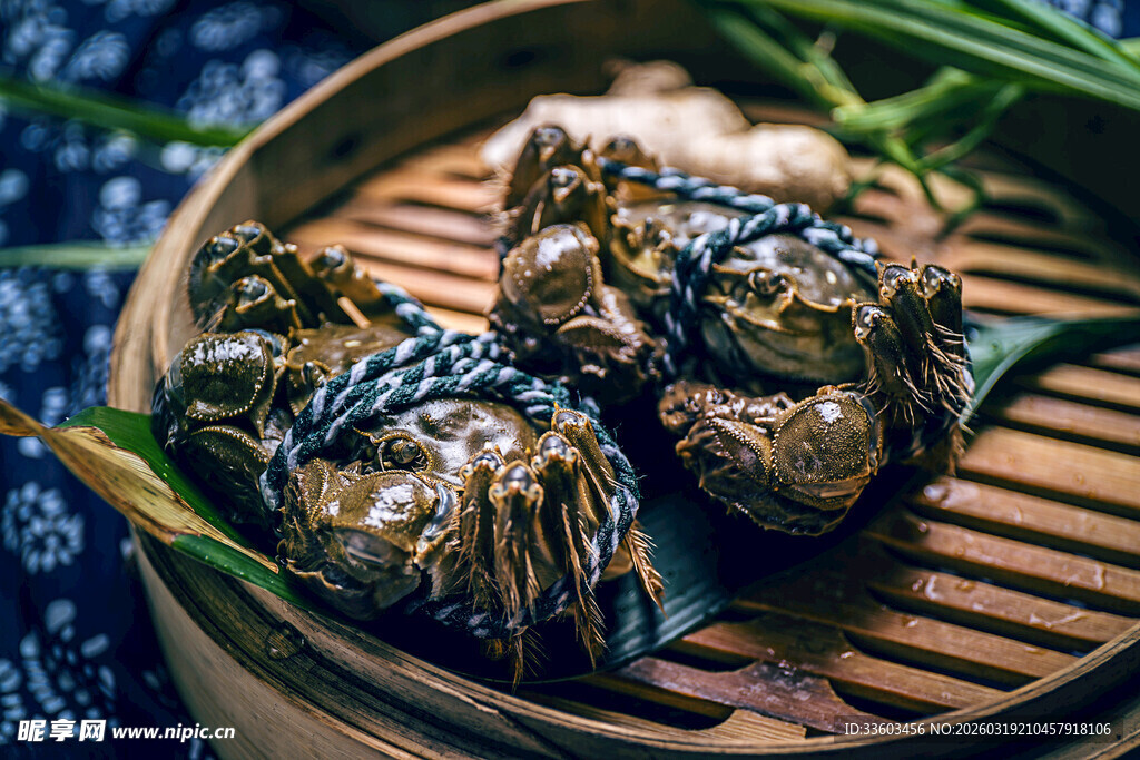 竹笼中的美味烤生蚝