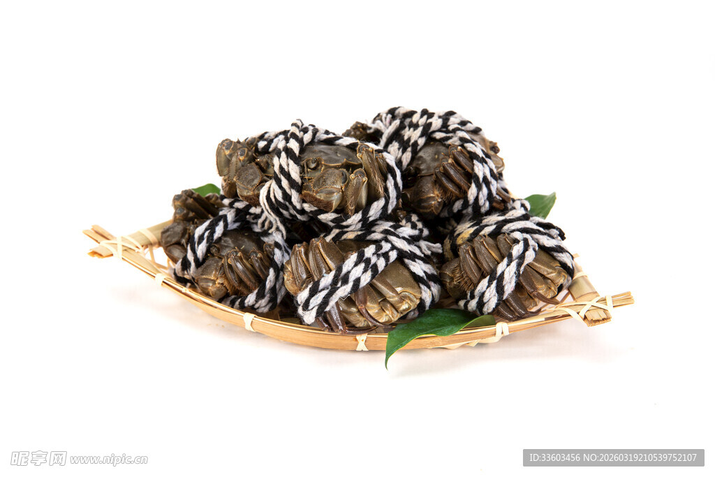 美味竹筒粽子摆放在盘中