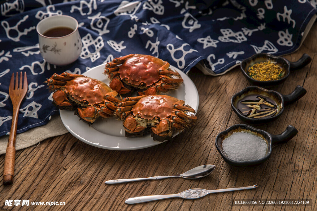 美味大闸蟹餐桌精致摆盘