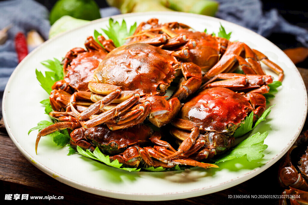 美味大闸蟹摆盘诱人