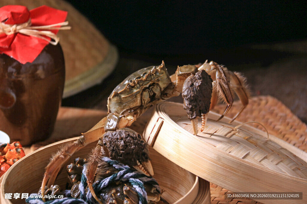 鲜活螃蟹与特色水产展示
