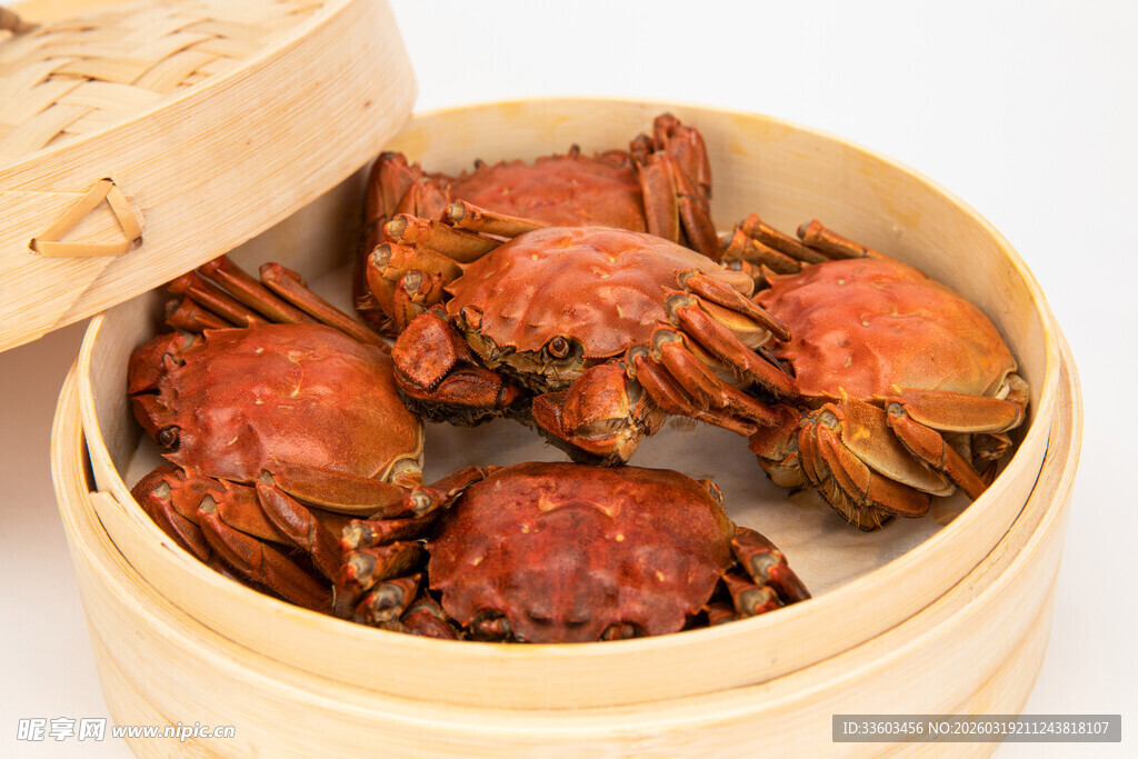 竹蒸笼里的美味大闸蟹