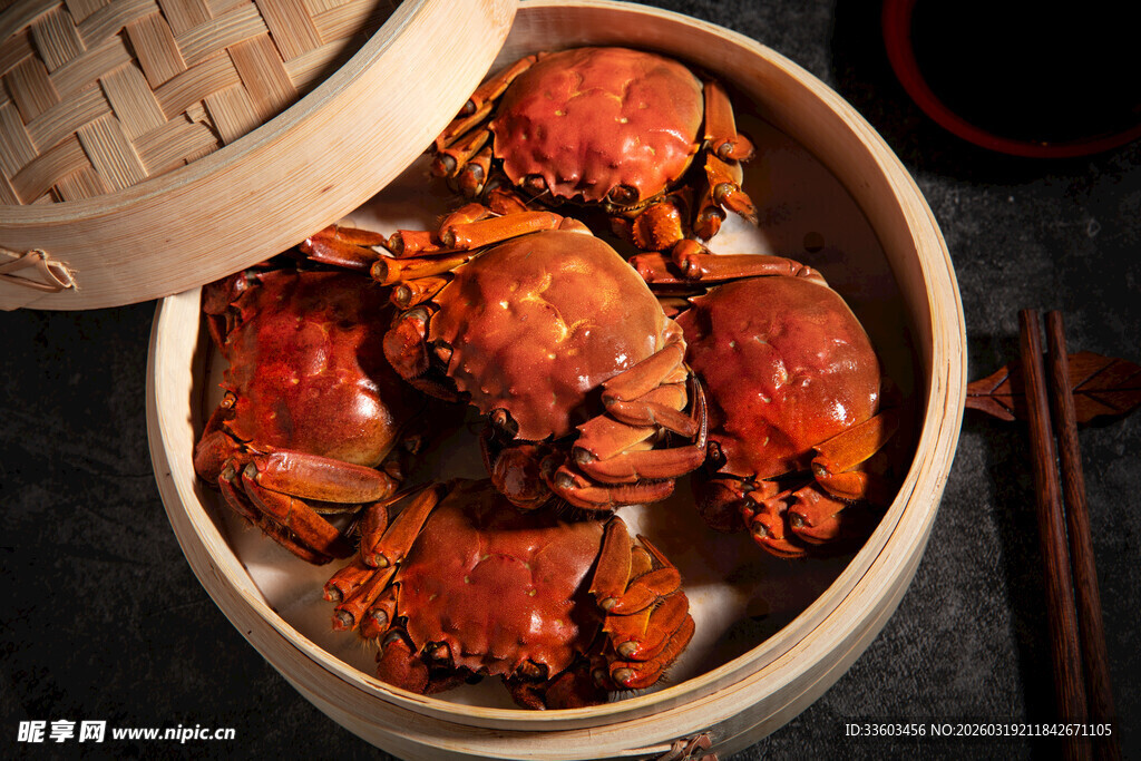 蒸笼里的美味大闸蟹