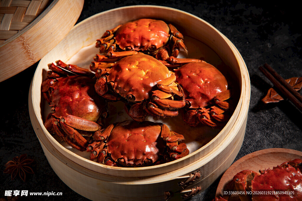 蒸笼里的美味大闸蟹