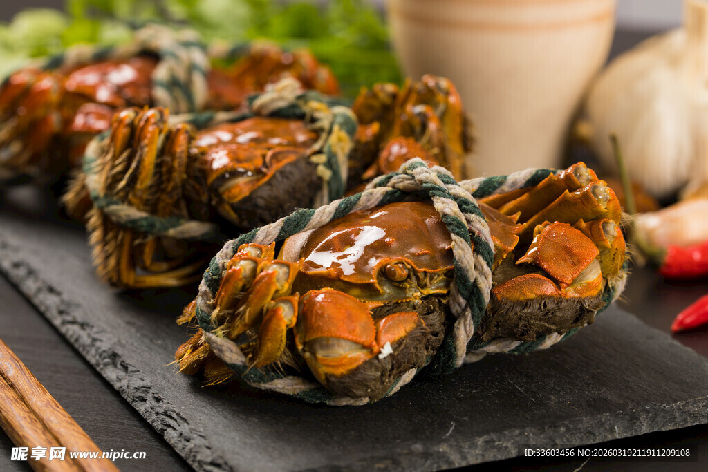 美味大闸蟹摆盘展示