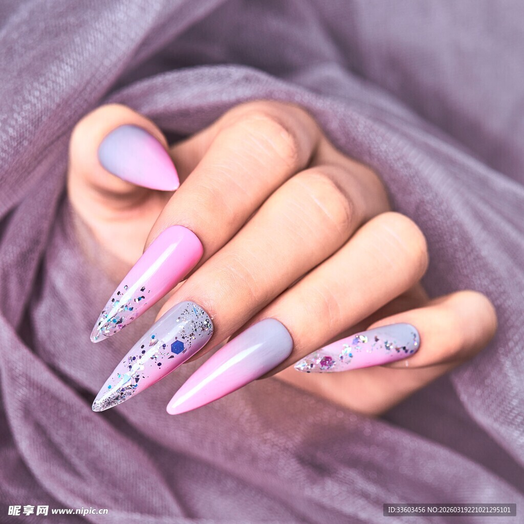 梦幻渐变美甲艺术展示