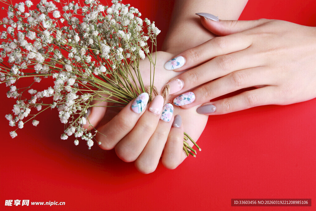 美甲美手与清新满天星
