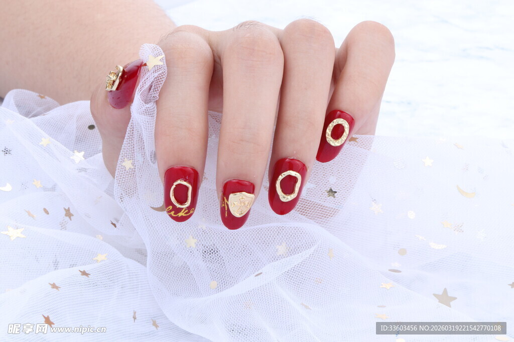 精致红心美甲展示