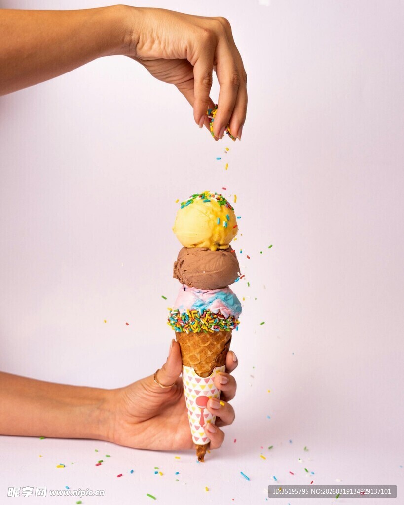 多彩冰淇淋堆叠艺术