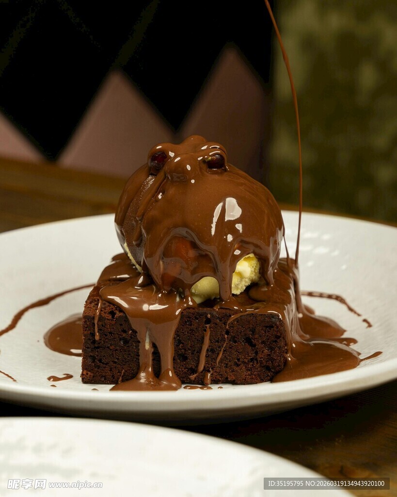 美味巧克力熔岩蛋糕