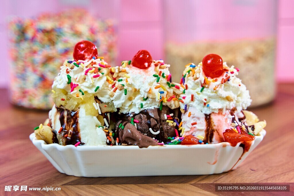美味多彩冰淇淋圣代