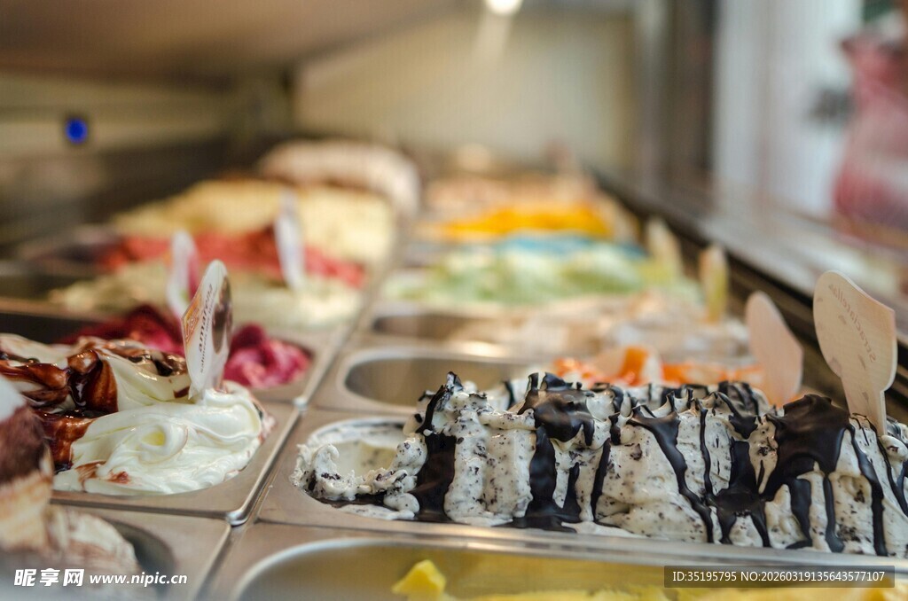 多彩冰淇淋展示柜