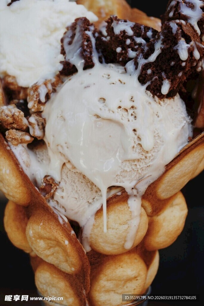 美味冰淇淋华夫碗甜点