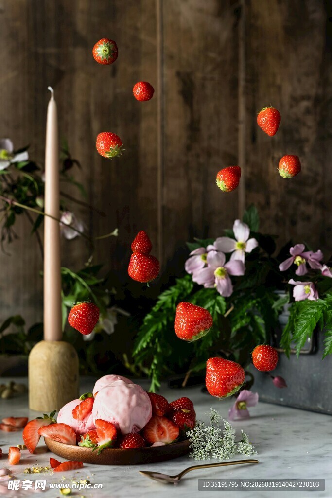 浪漫草莓花卉静物摆拍