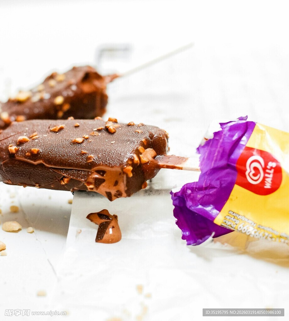 巧克力脆皮坚果冰淇淋