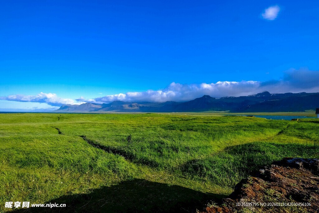 草原蓝天美景如画