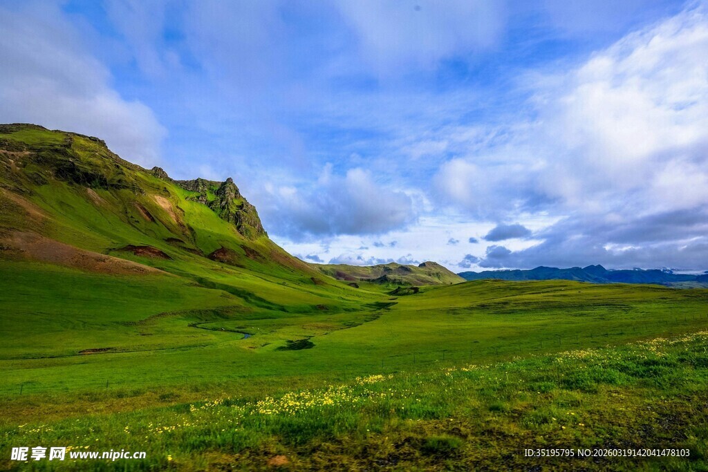 草原风光蓝天白云绿意浓