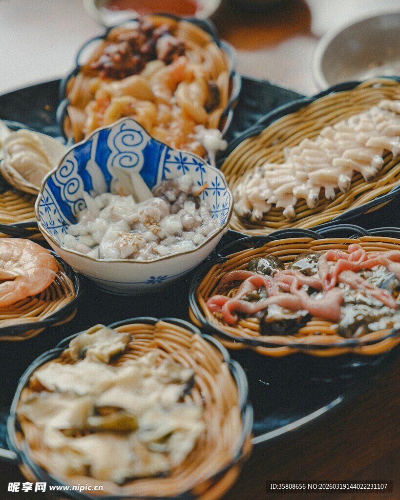 多样美味小吃拼盘