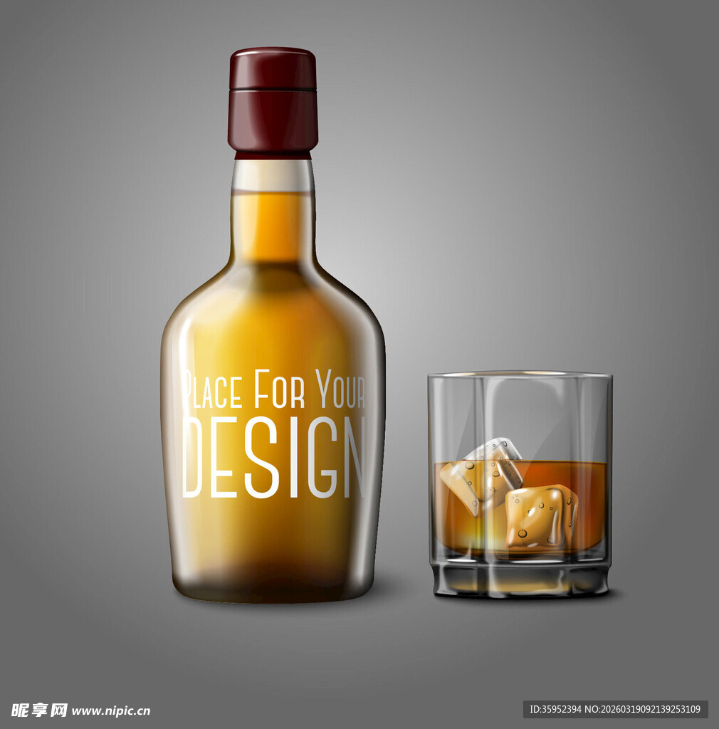 柠檬姜味酒与加冰玻璃杯