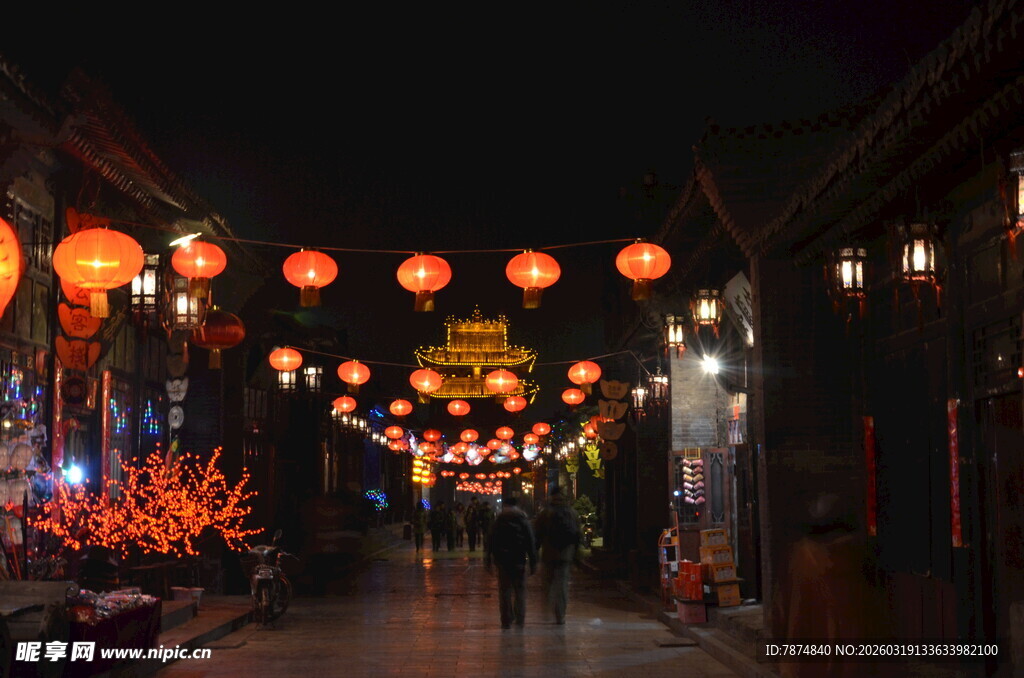 古街夜色灯笼璀璨迷人