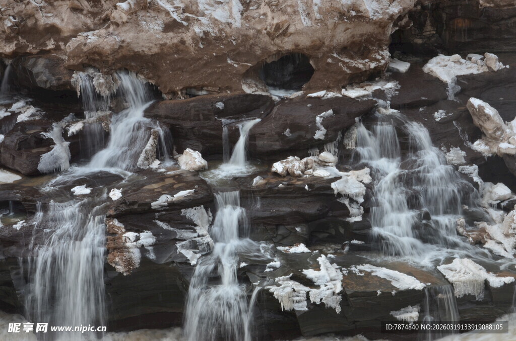 山间小瀑布景观