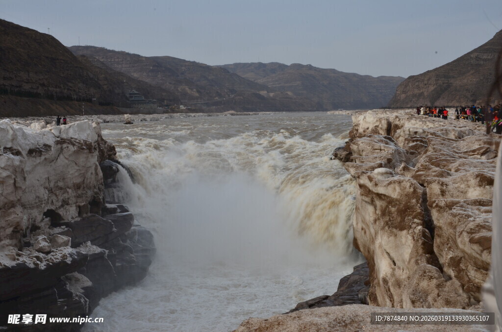黄河壶口瀑布壮观景象