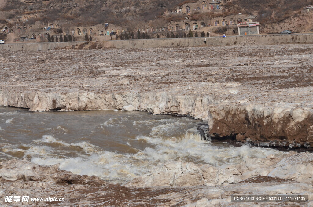 黄河壶口瀑布壮观景象