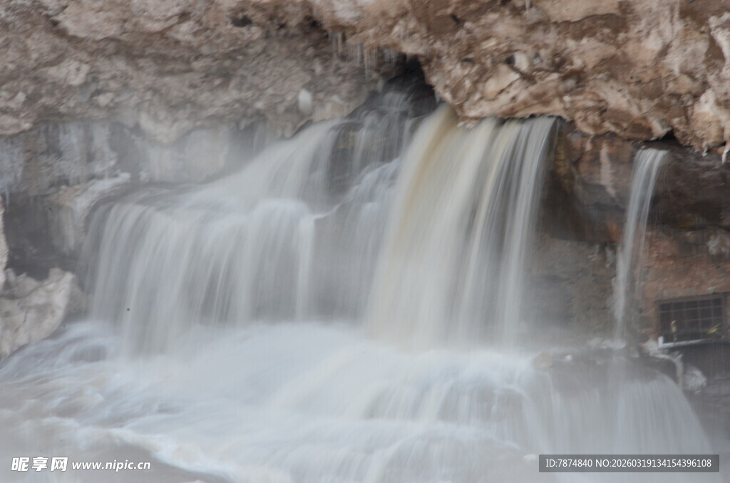 山间小瀑布景观