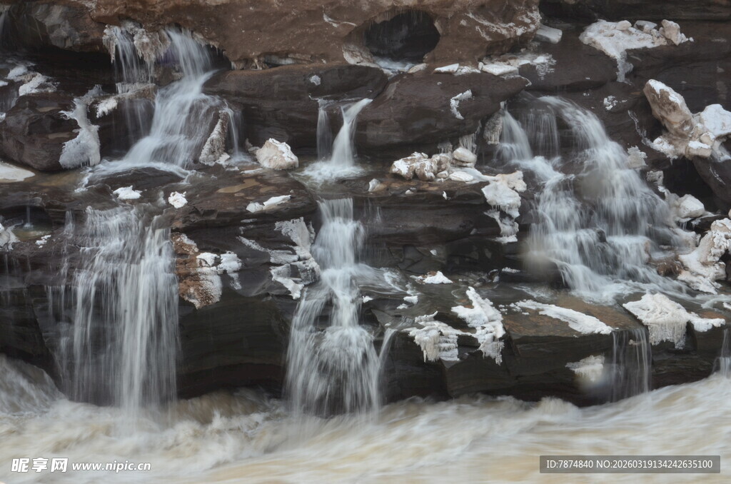 山间小瀑布景观
