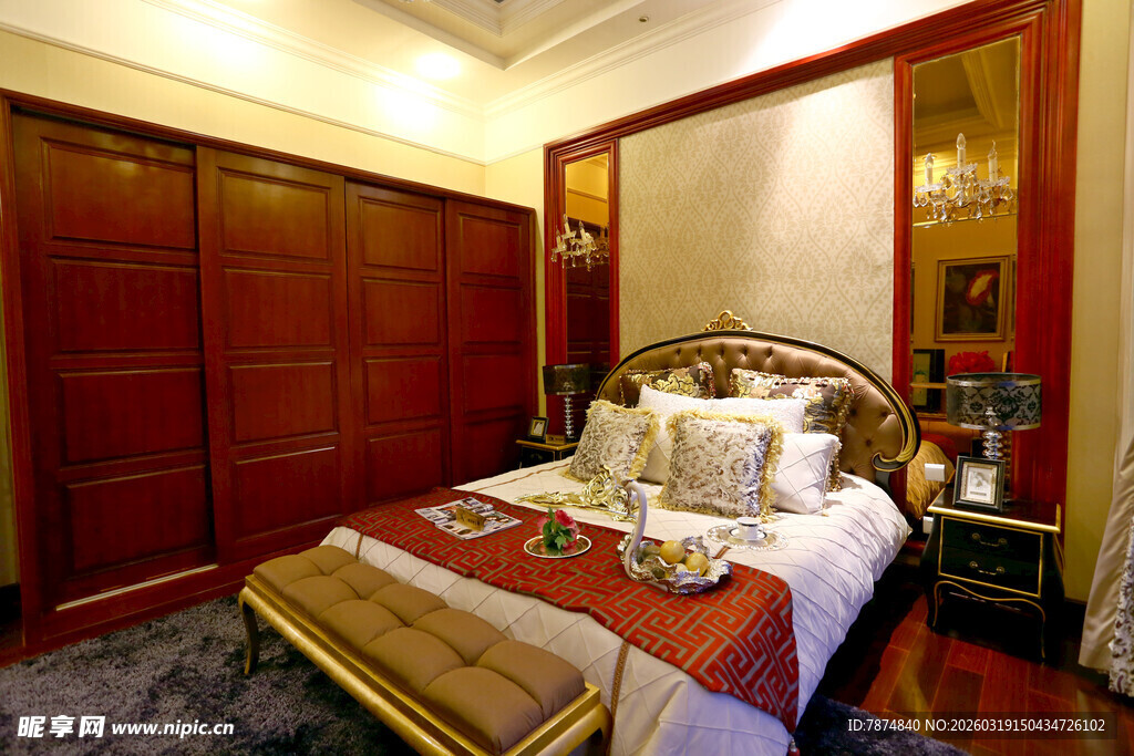 豪华卧室温馨舒适布置