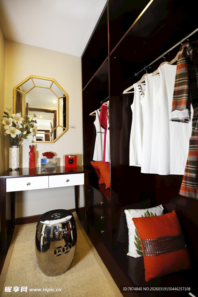 现代简约风时尚衣帽间