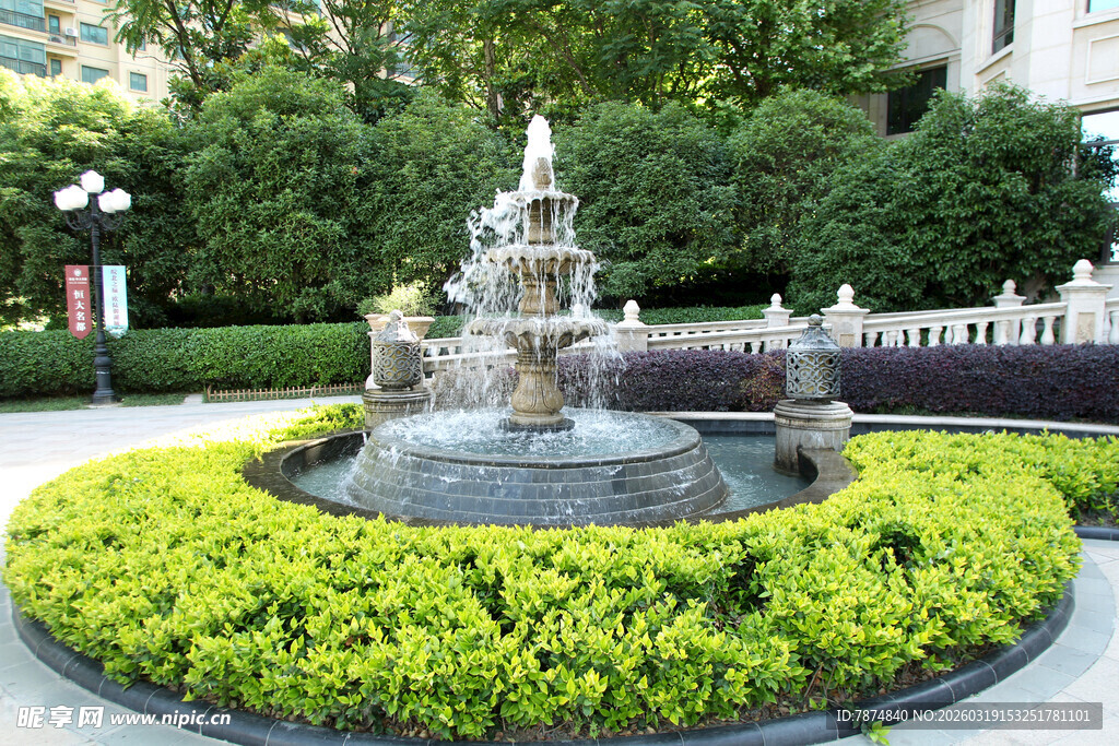 城市中的精美喷泉景观