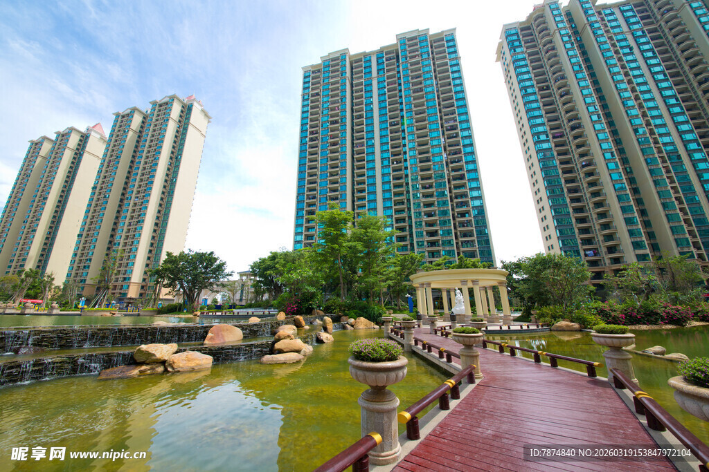 湖畔高楼住宅区景观