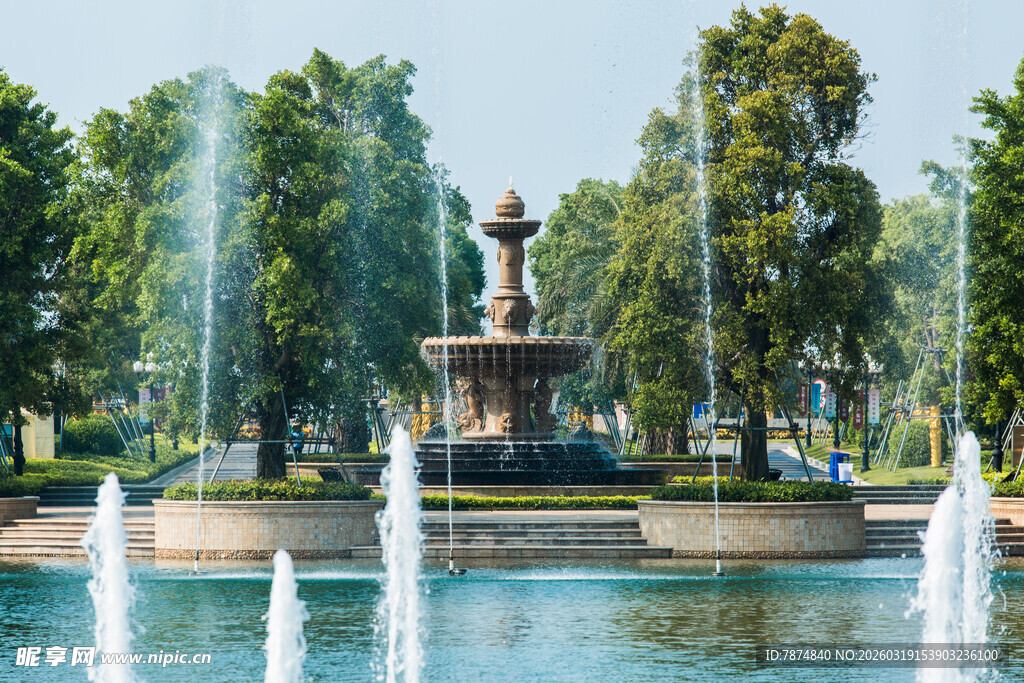 公园喷泉景观 绿树环绕