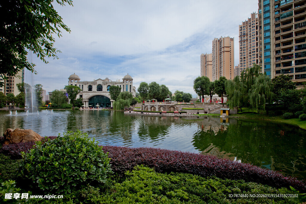 城市湖畔美丽景观