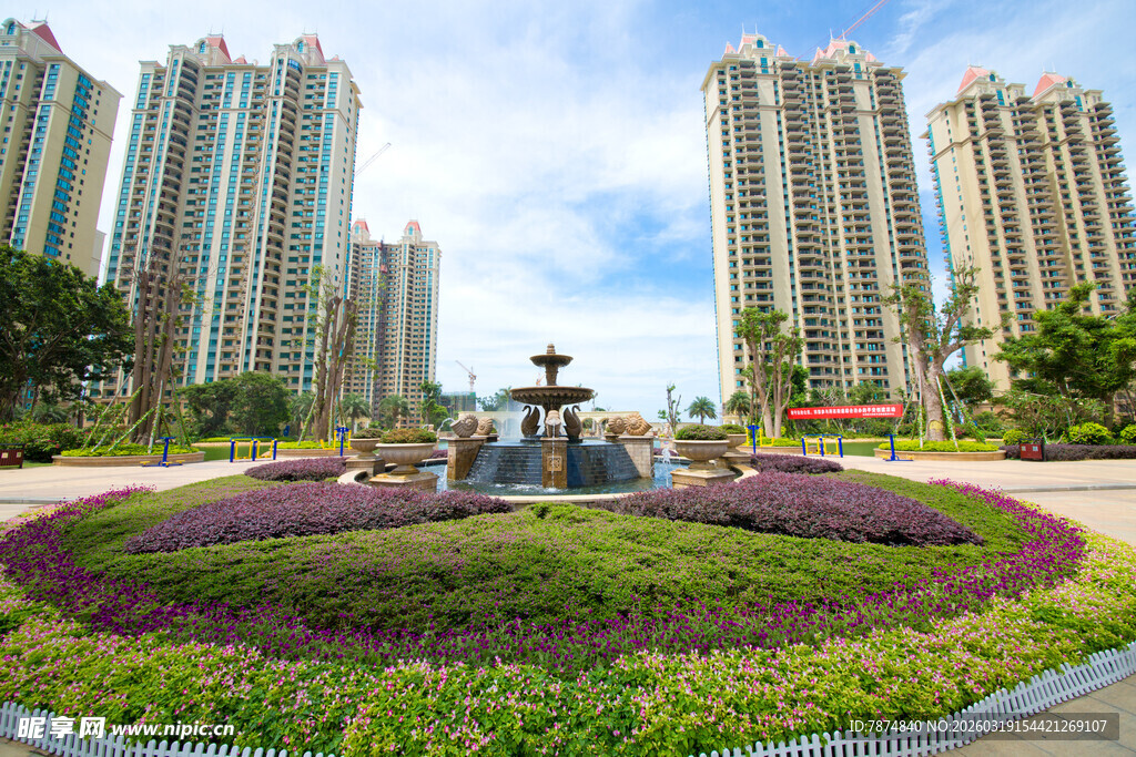 城市花园旁的高楼景观