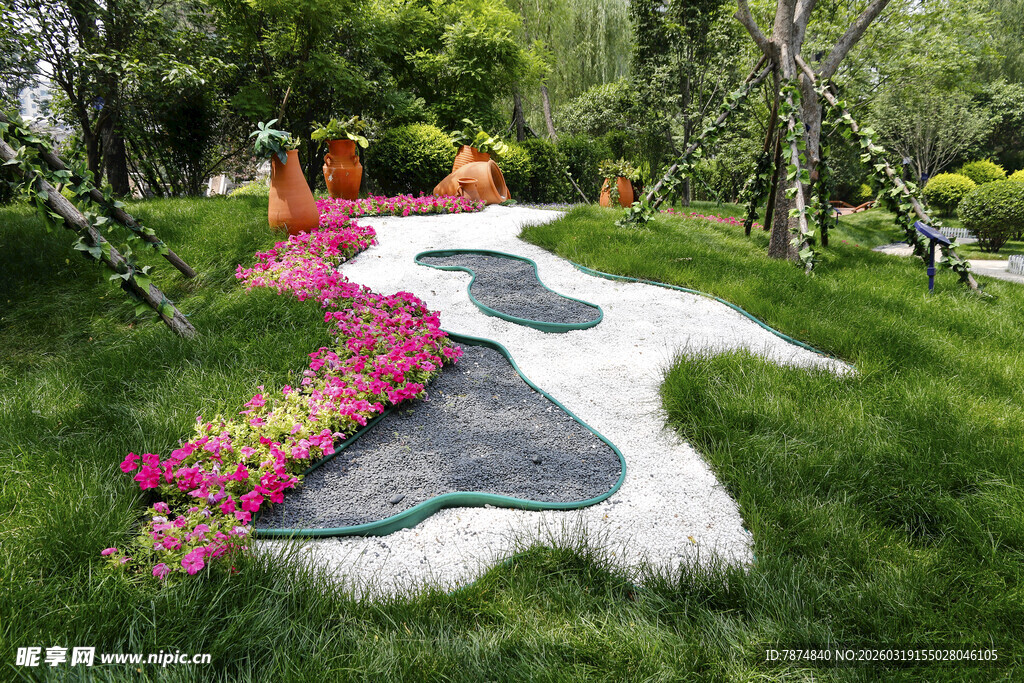 花园小径 缤纷花卉伴绿植