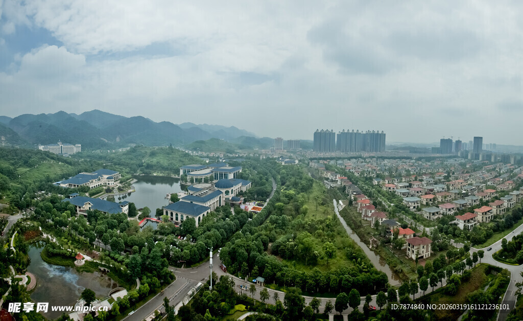 城市与自然交融的景观