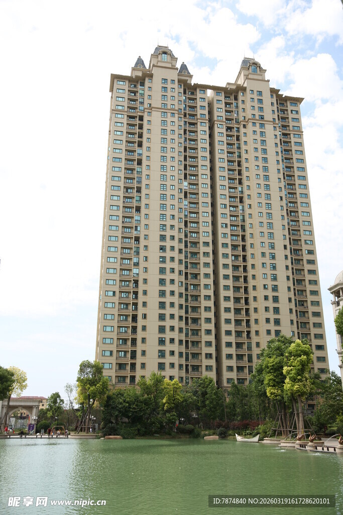 湖畔高层住宅景观