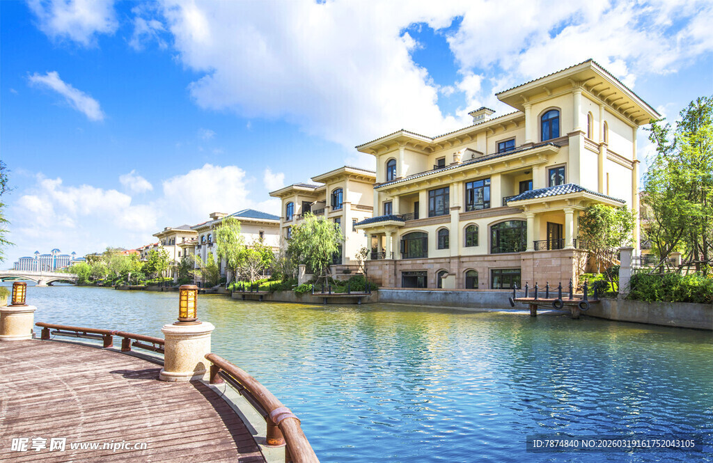河畔豪华别墅景观