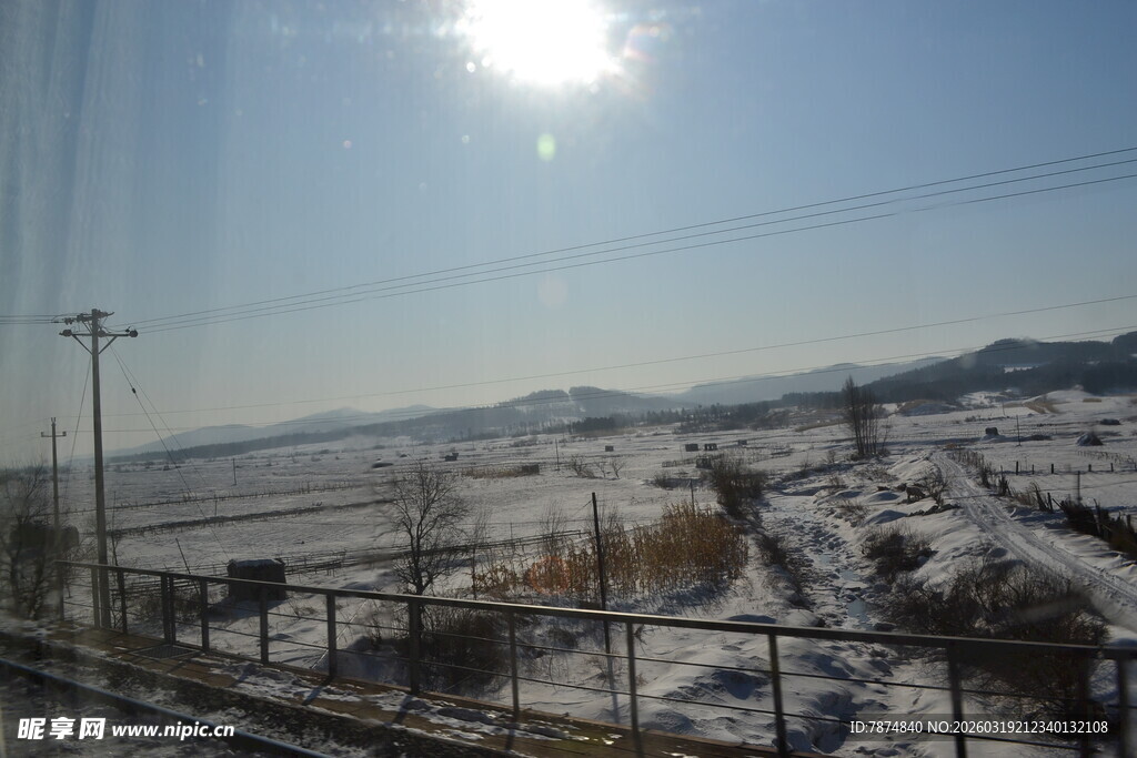 冬日雪景中的开阔视野