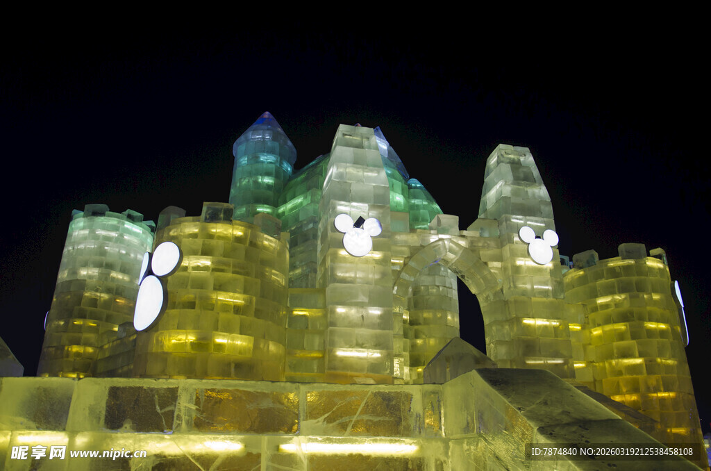 璀璨冰雕城堡夜景