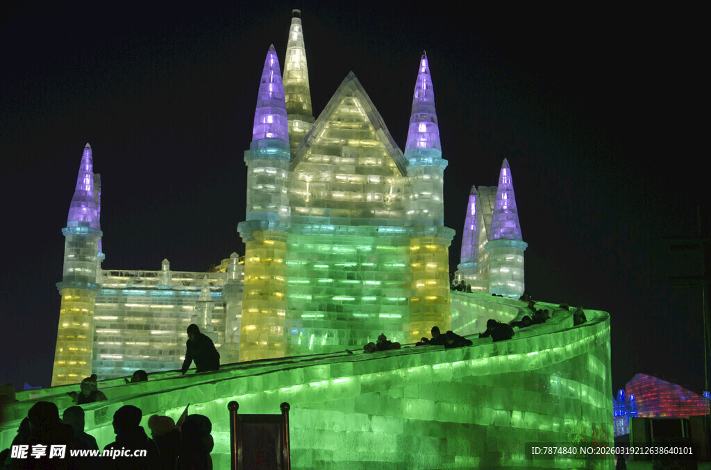 梦幻冰雕城堡夜景