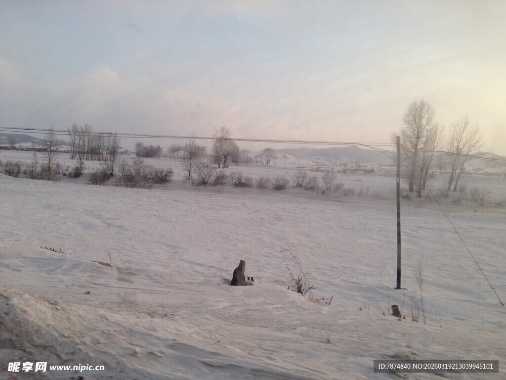 冬日旷野雪景