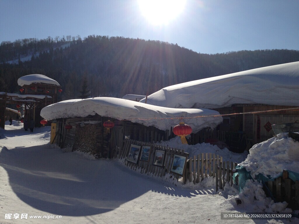 雪覆小屋 冬日静谧美景